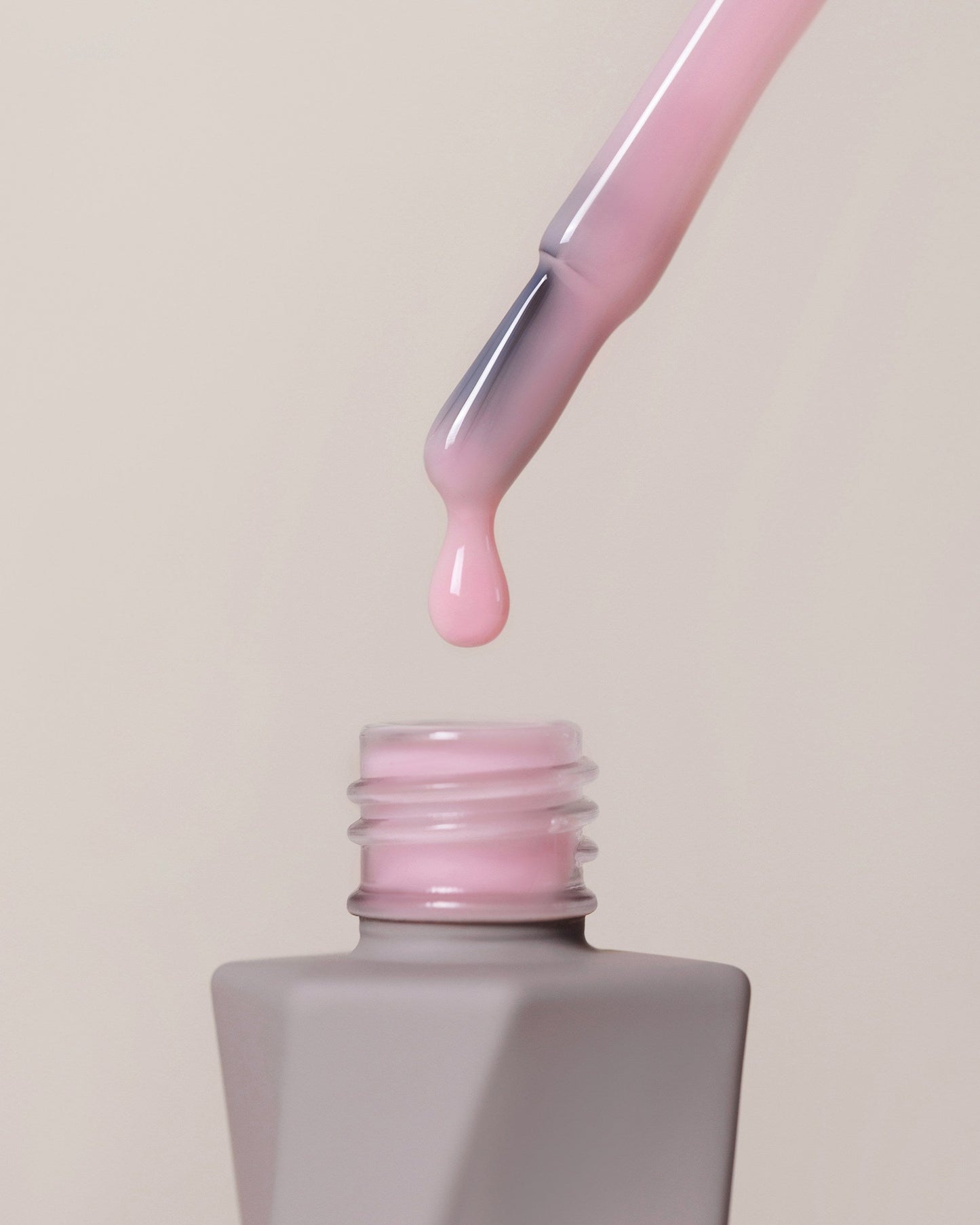 Rubber Cover Base Pink Whisper – Essence – Baza Rubber 10ml