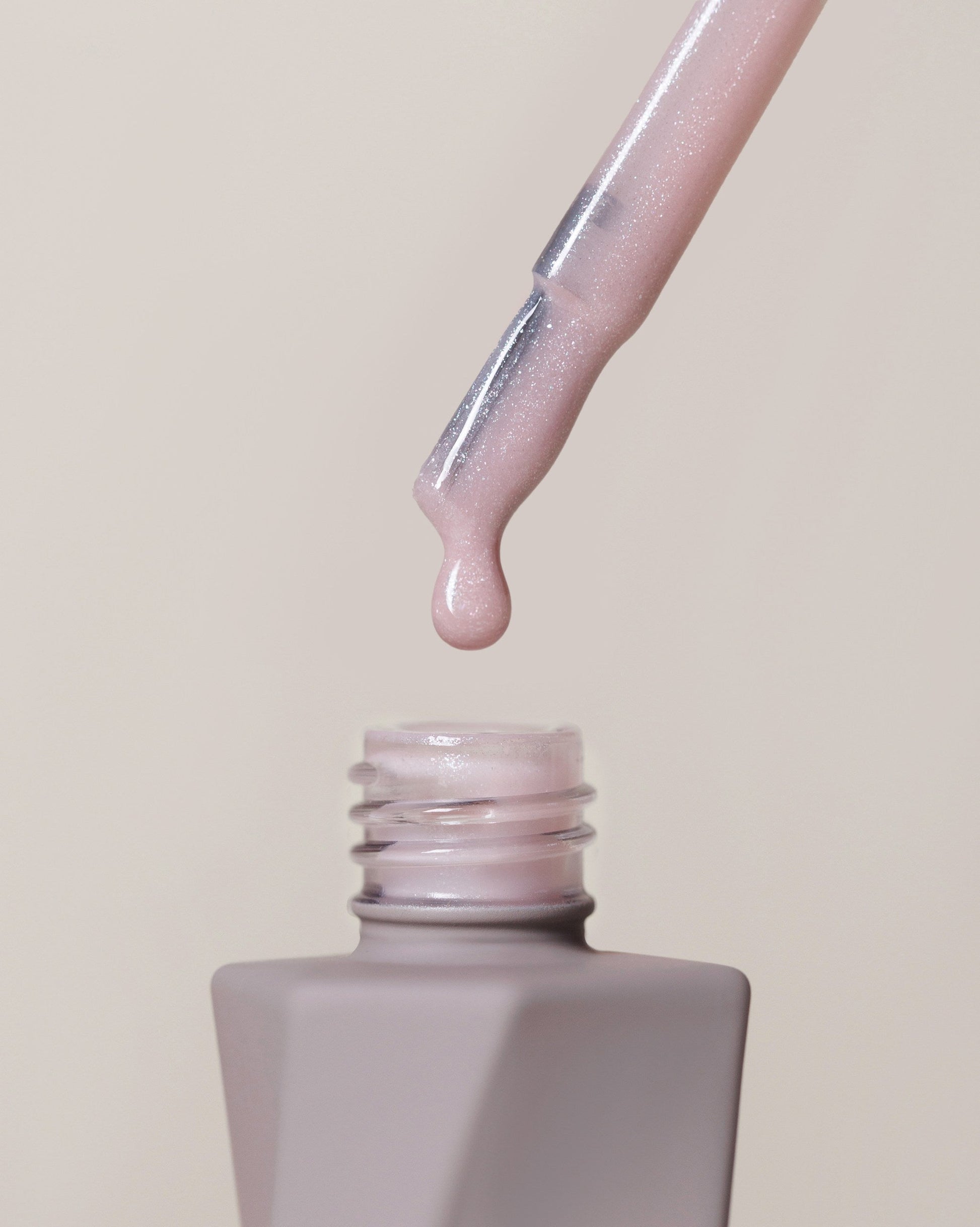 Rubber Cover Base Cold Nude Shimmer – Essence – Baza Rubber 10ml