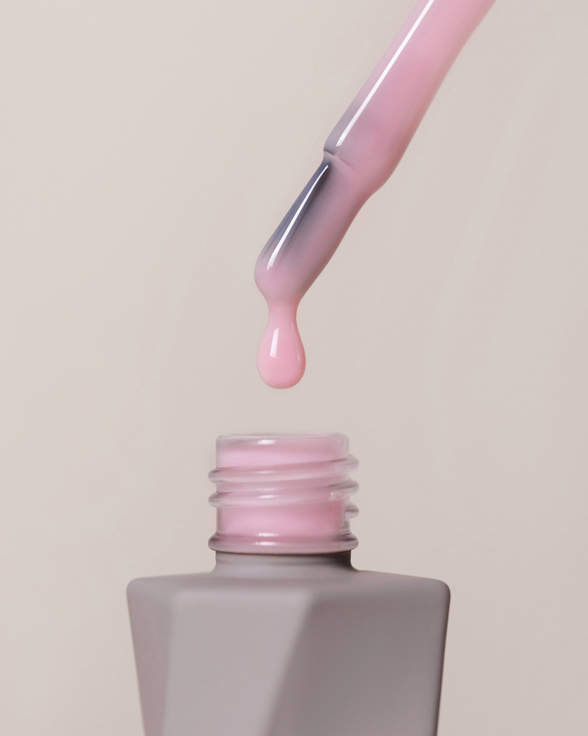 Rubber Cover Base Pink Whisper – Essence – Baza Rubber 10ml
