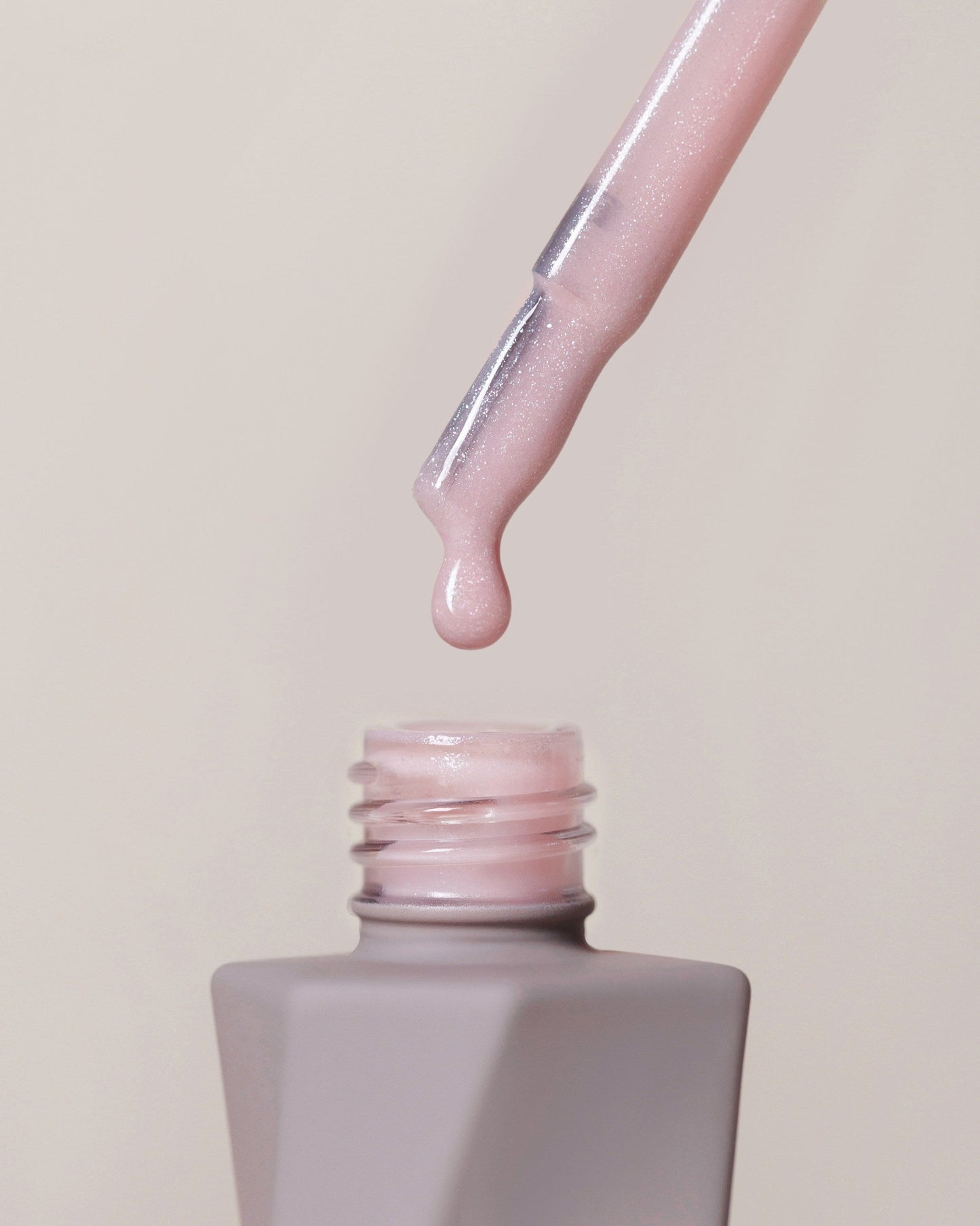 Rubber Cover Base Rose Veil Shimmer – Essence – Baza Rubber 10ml