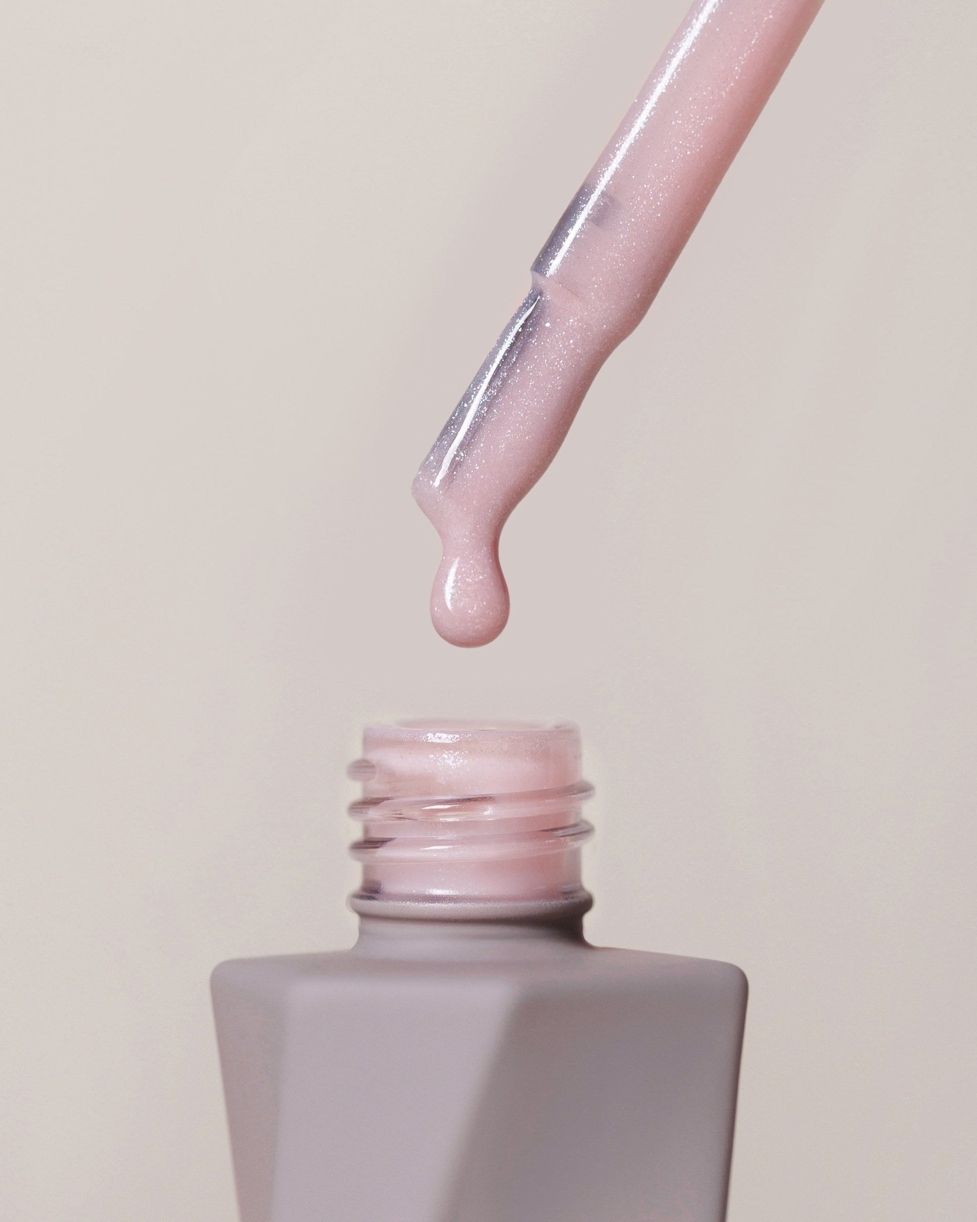 Rubber Cover Base Rose Veil Shimmer – Essence – Baza Rubber 10ml
